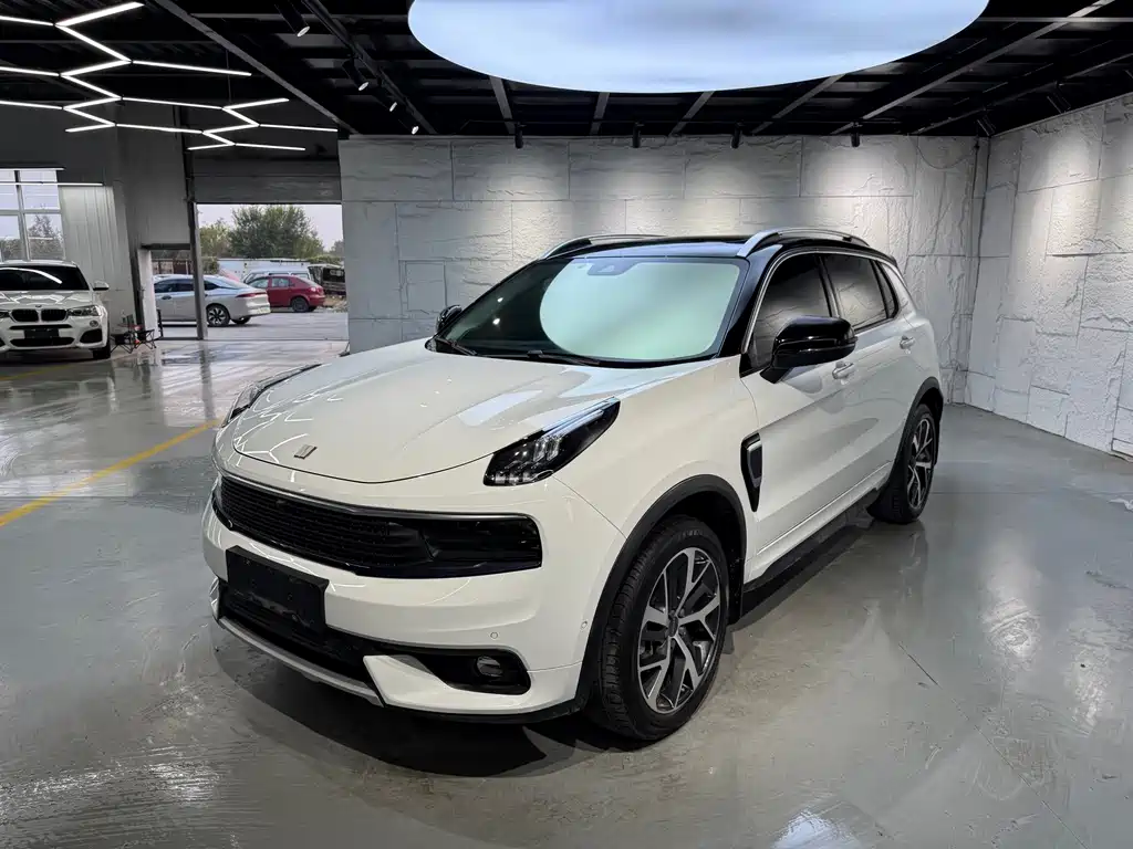 Lynk & Co 01 EM-P