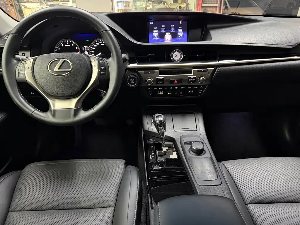Lexus ES — миниатюра 7
