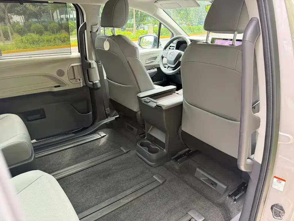 Toyota Granvia — миниатюра 22