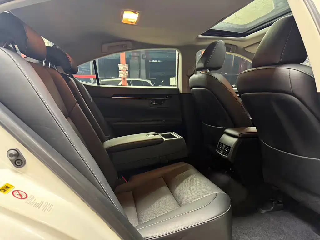 Lexus ES — миниатюра 32