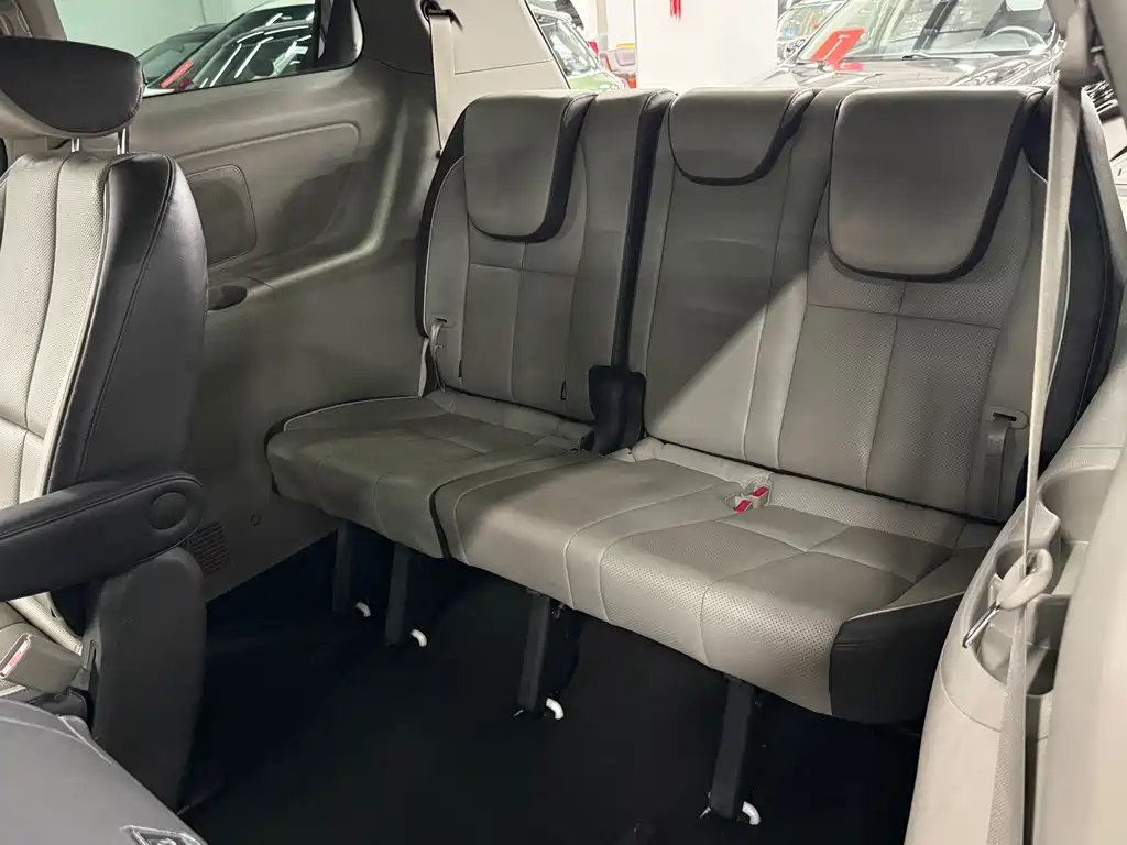 Kia Carnival — миниатюра 16