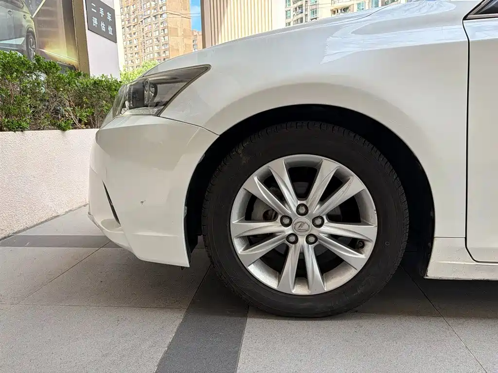 Lexus CT — миниатюра 11