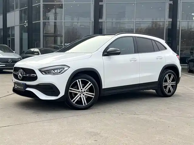 MERCEDES-BENZ GLA