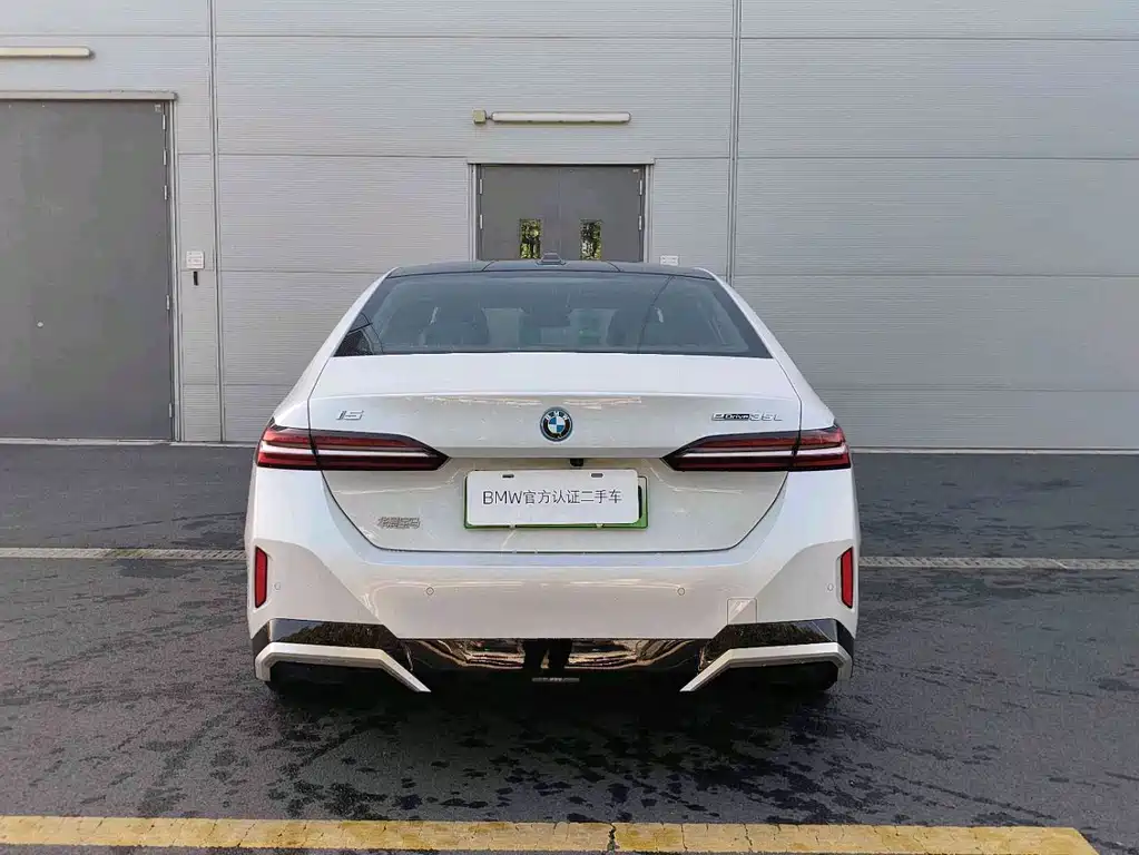 BMW i5 — миниатюра 9