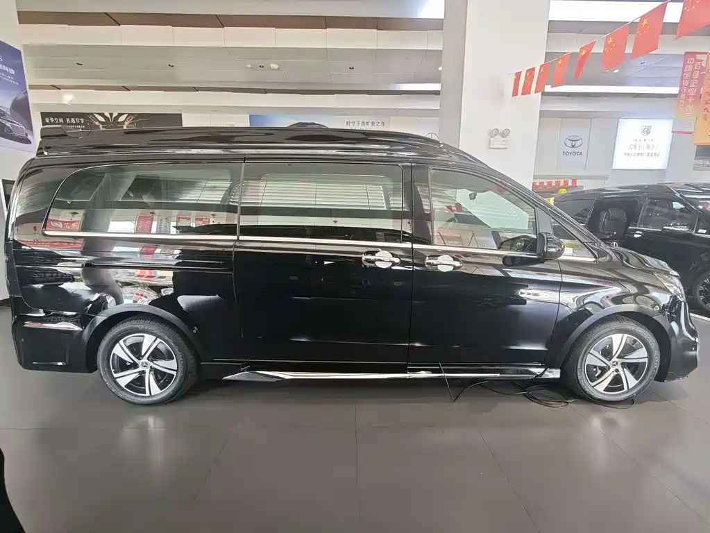 Mercedes-Benz Vito 2024 2.0T