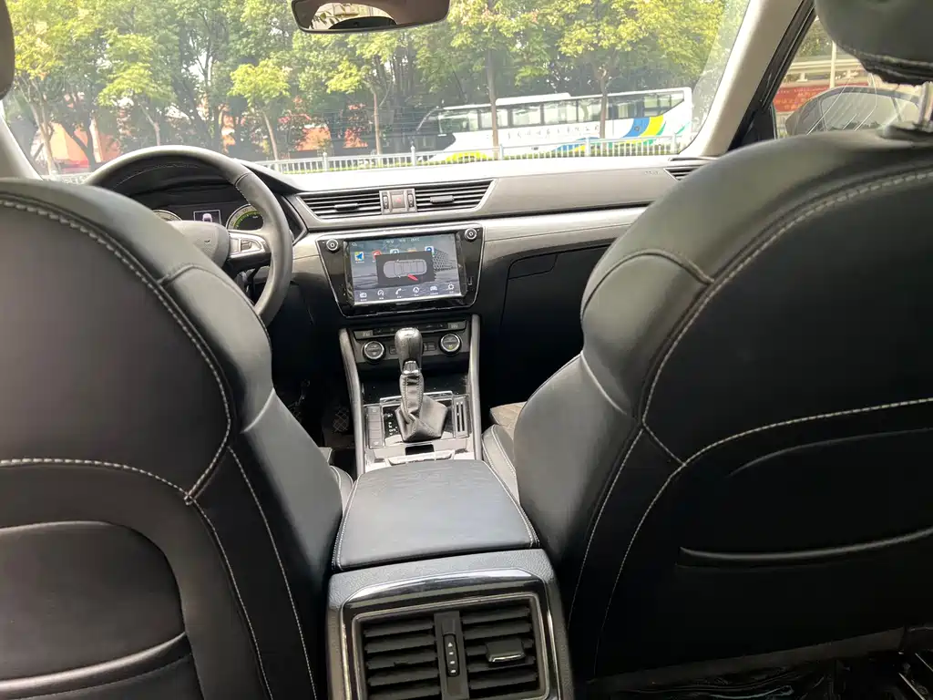 Skoda Superb — миниатюра 13