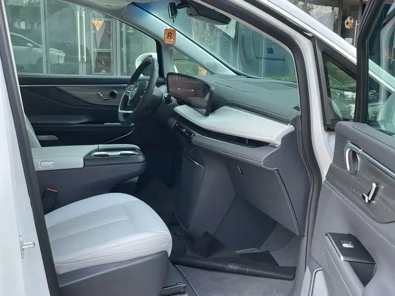 Buick GL8 — миниатюра 5