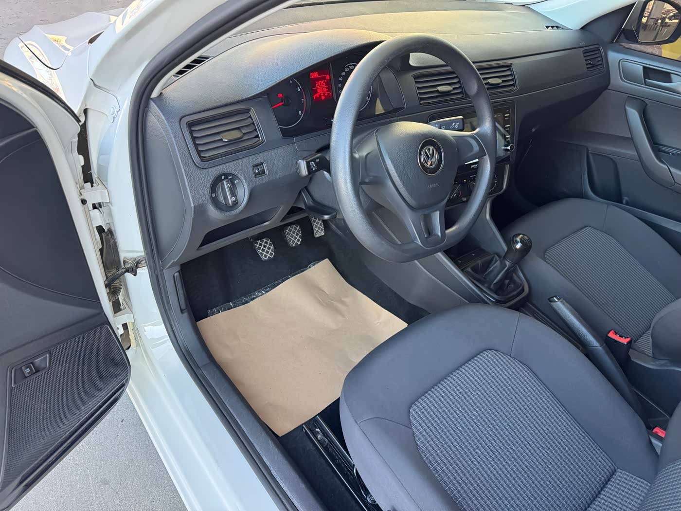 Volkswagen Santana 1.5 л 2021 г. Белый, пробег 35000 км