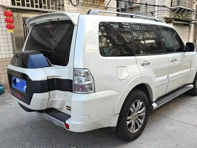 Mitsubishi Pajero (Import) — миниатюра 6