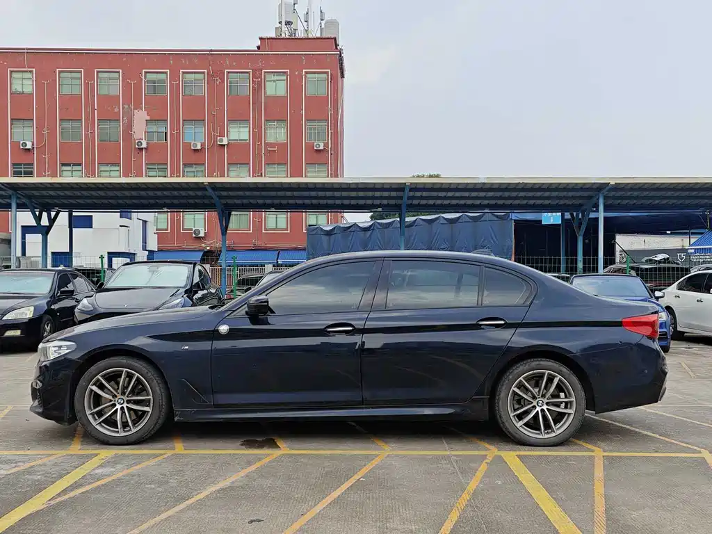 BMW 5 Series — миниатюра 5