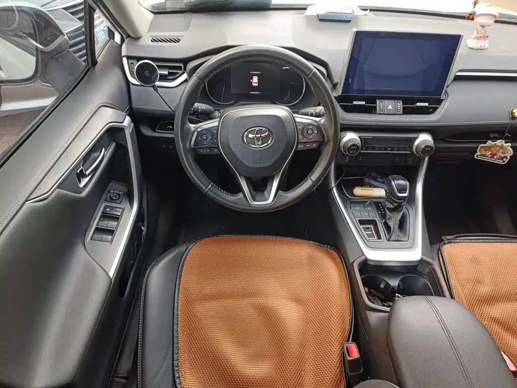 Toyota RAV4 — миниатюра 6