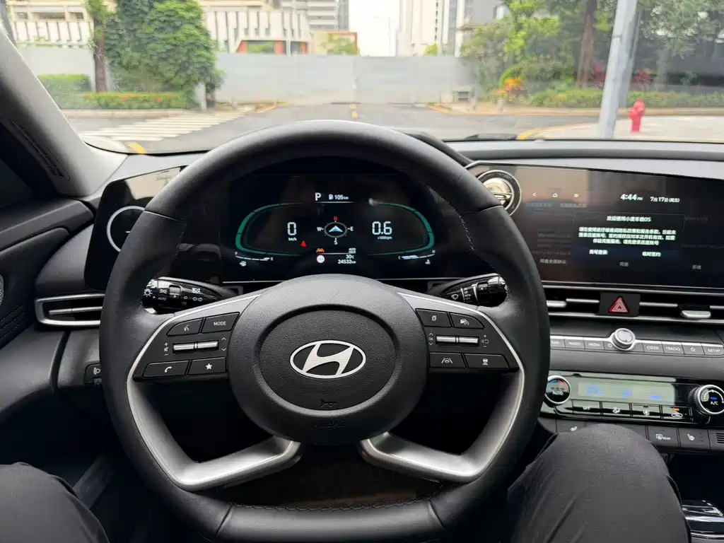 Hyundai Elantra — миниатюра 11