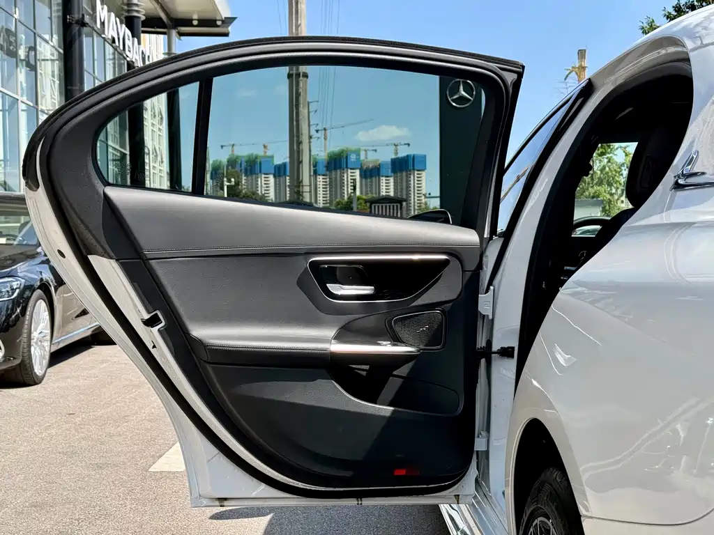 Mercedes-Benz C-Class — миниатюра 17