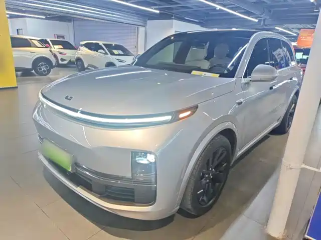 2023 Li Xiang L8