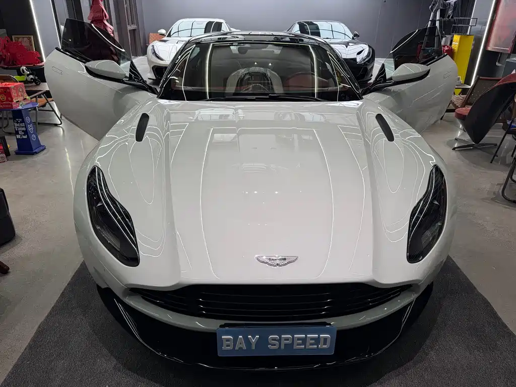 ASTON MARTIN DB11