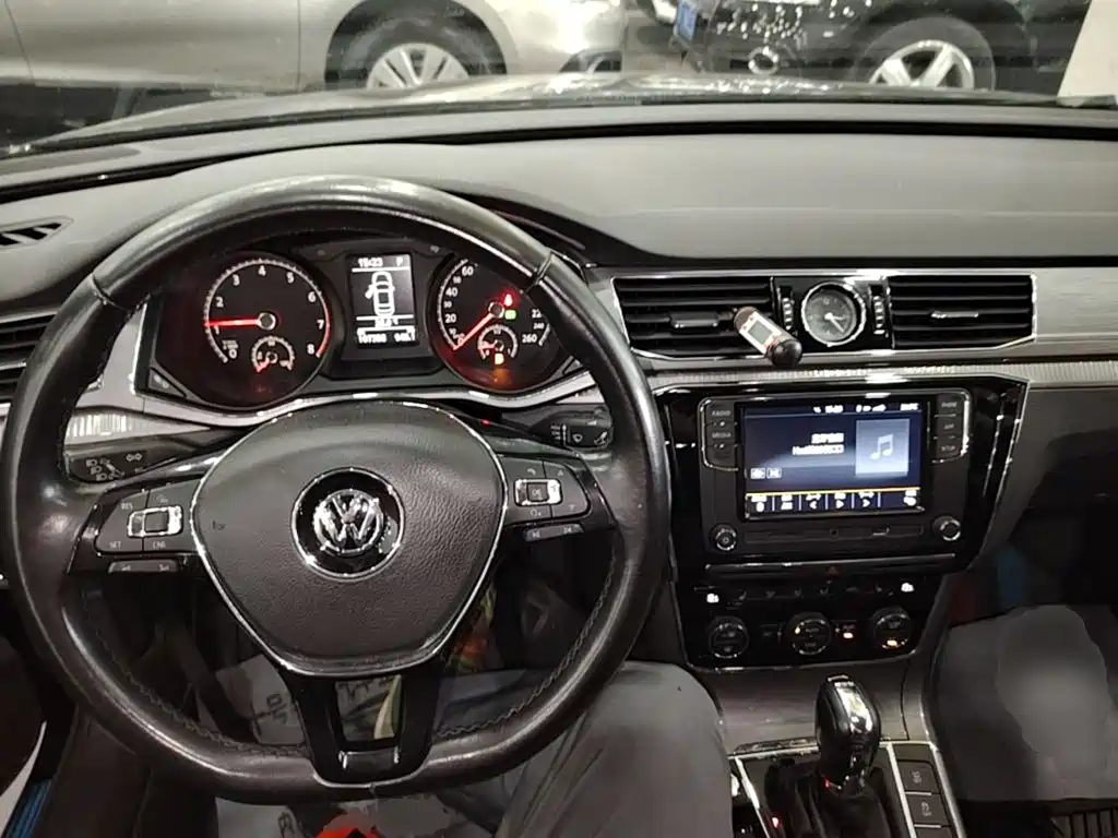 Volkswagen Passat — миниатюра 10