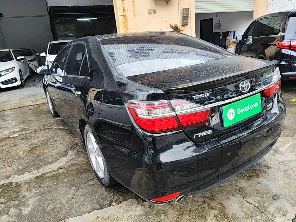 Toyota Camry — миниатюра 5