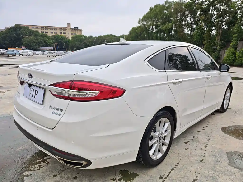 Ford Mondeo — миниатюра 9