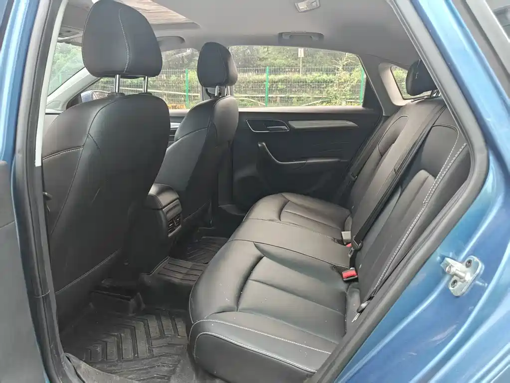 Roewe i6 New Energy — миниатюра 10