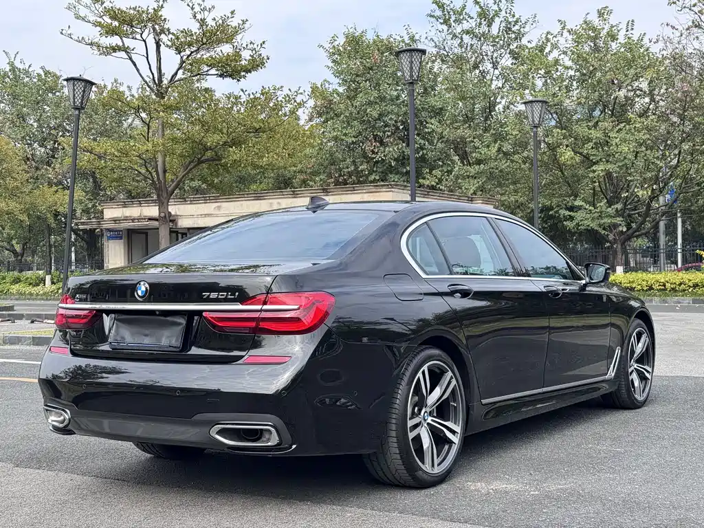 BMW 7 SERIES