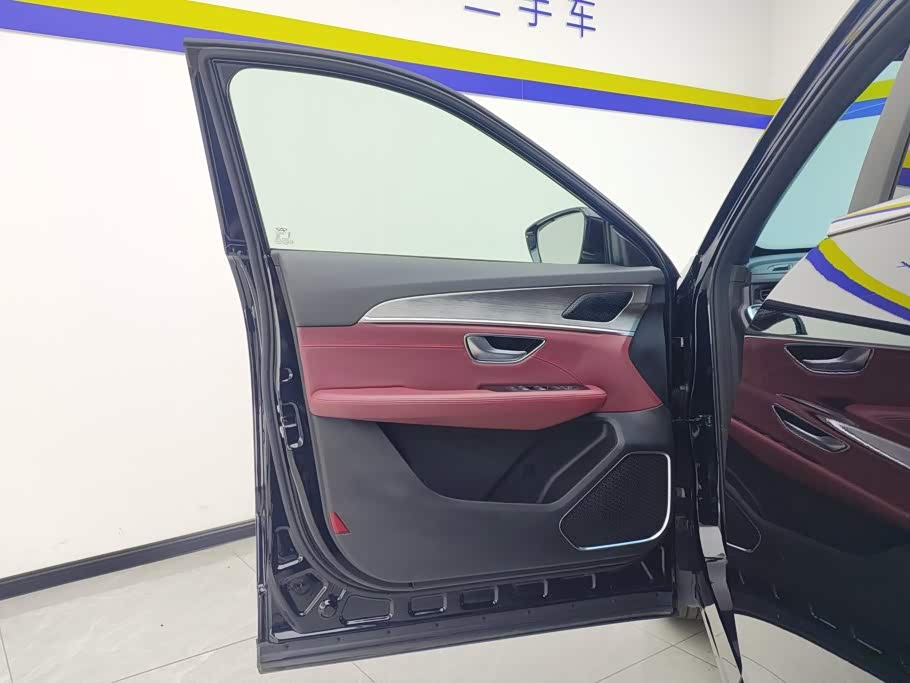 Jetour Jetour X70 PLUS 1.5 л 2024 г. Чёрный, пробег 30299 км