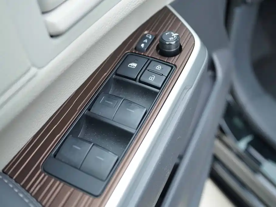 Toyota Sienna — миниатюра 10