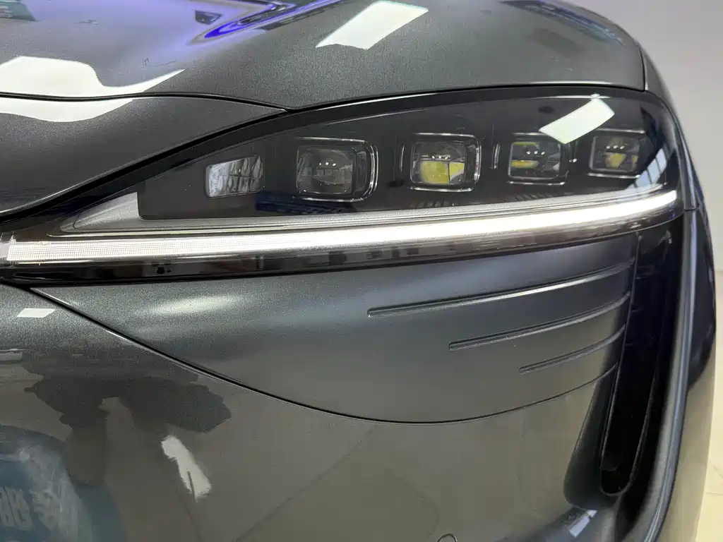 AITO WISDOM WORLD R7