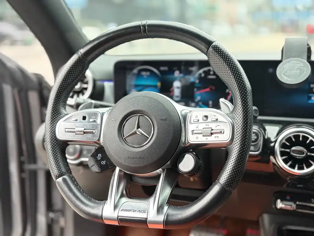 Mercedes-Benz CLA AMG — миниатюра 10