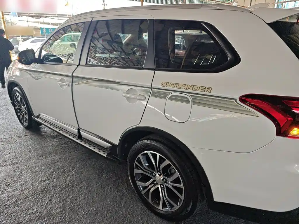 Mitsubishi Outlander — миниатюра 5