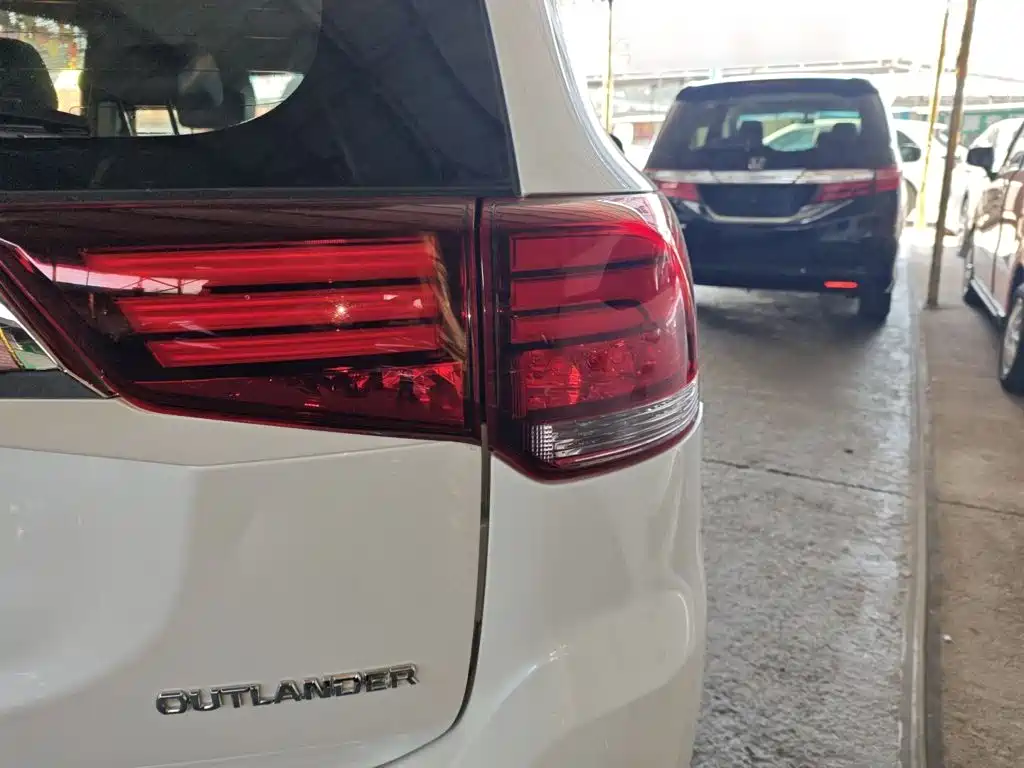 Mitsubishi Outlander — миниатюра 8