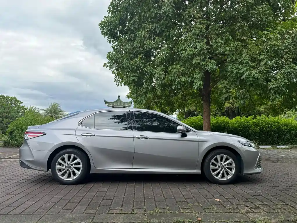 Toyota Camry — миниатюра 5