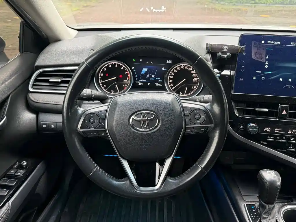 Toyota Camry — миниатюра 6