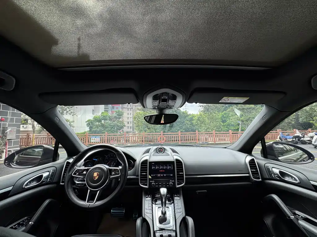 Porsche Cayenne — миниатюра 16