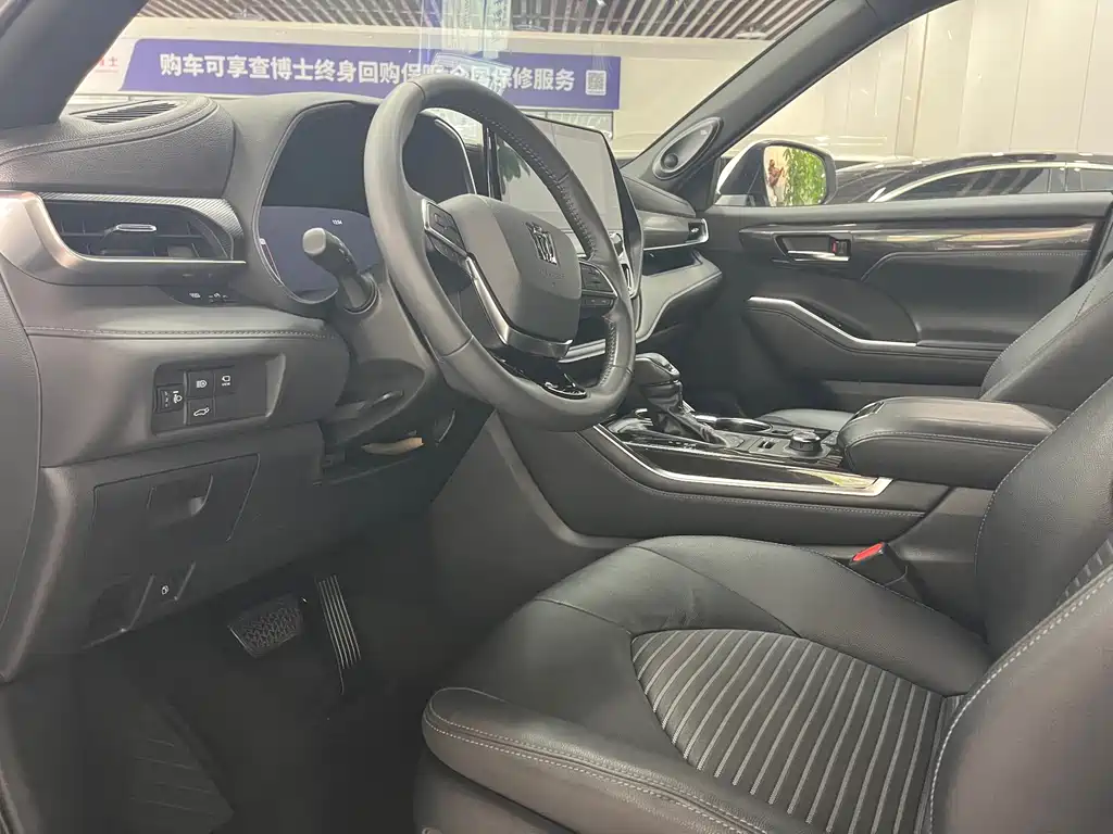 Toyota Crown Kluger — миниатюра 6