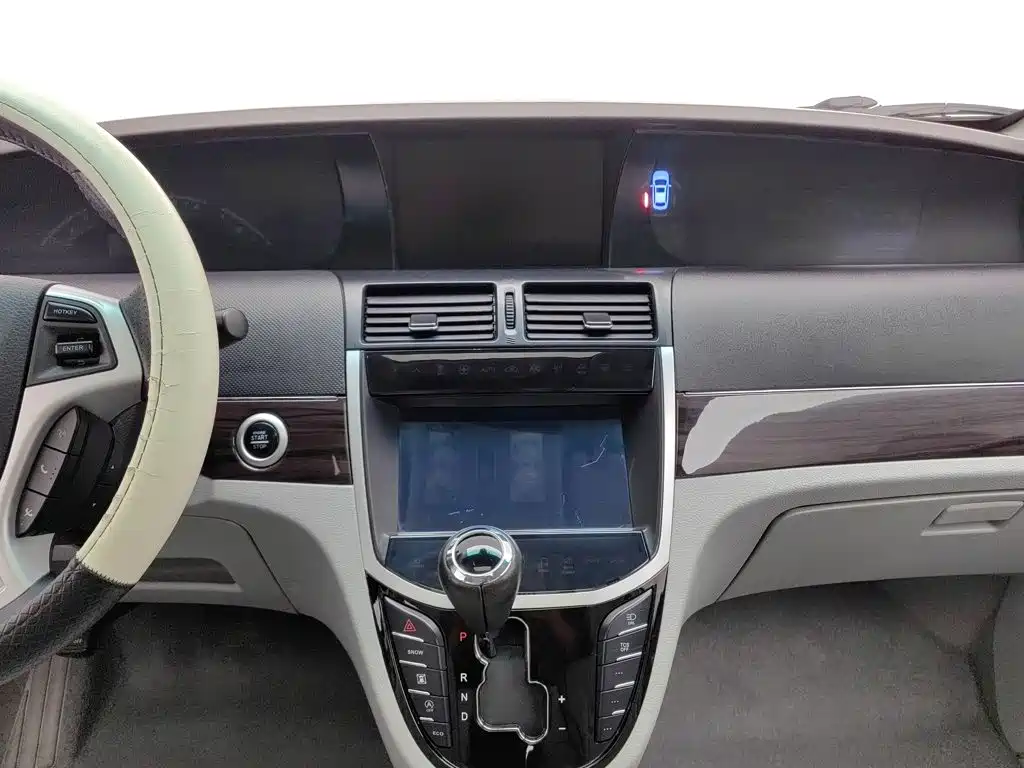 Luxgen Big 7 MPV — миниатюра 12