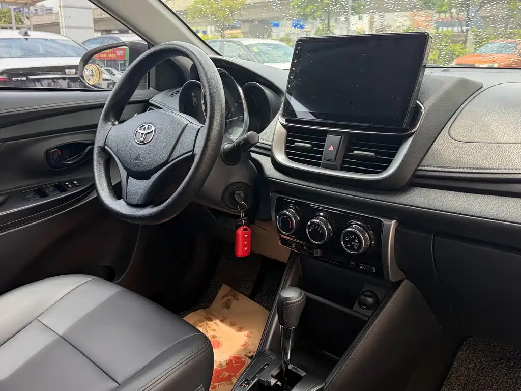 Toyota Yaris L — миниатюра 11