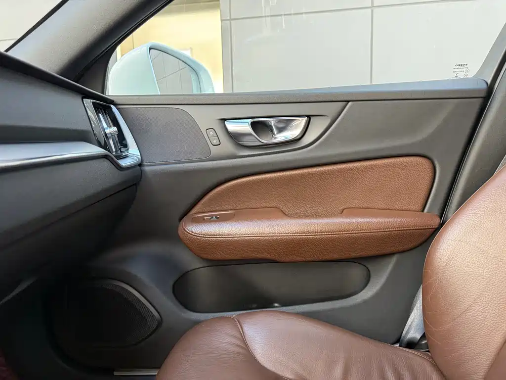 Volvo S60 — миниатюра 26