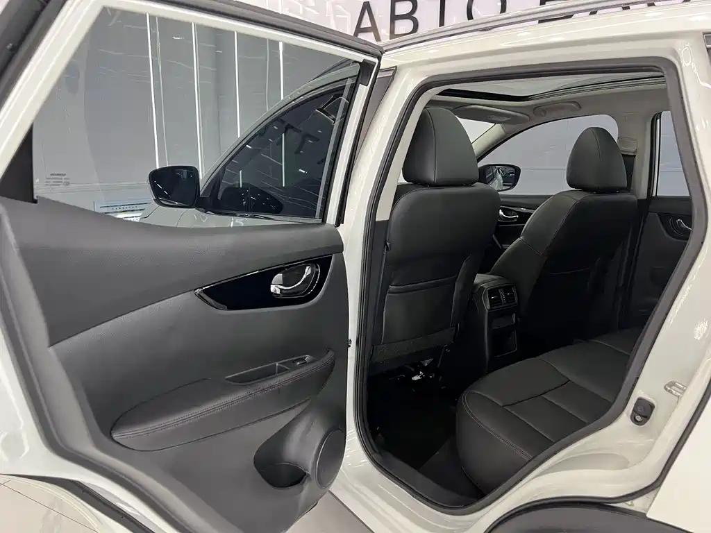 Nissan Qashqai — миниатюра 11
