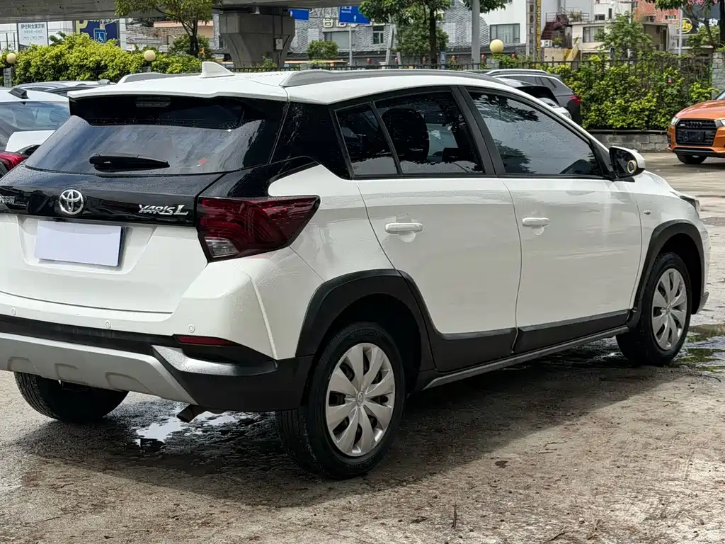 Toyota Yaris L — миниатюра 18