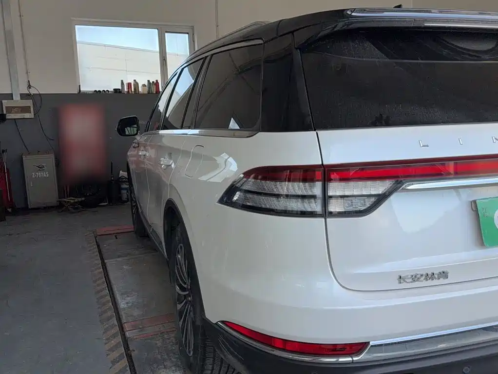 Lincoln Aviator — миниатюра 12