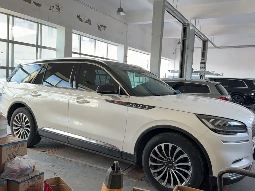 Lincoln Aviator — миниатюра 8
