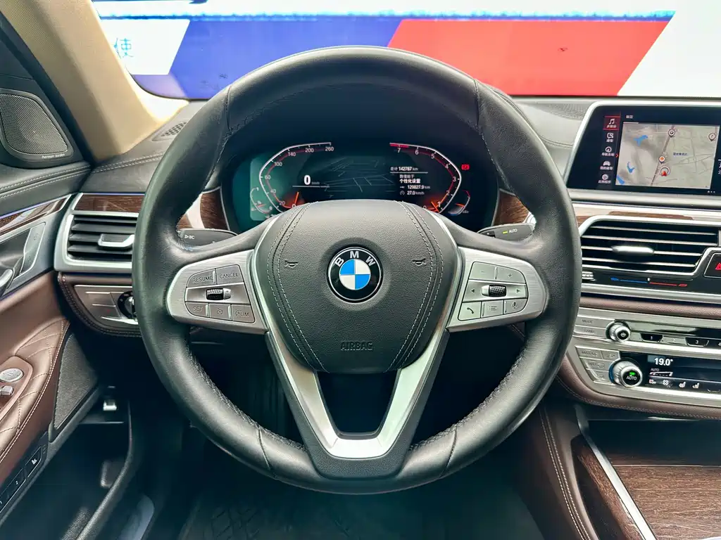 BMW 7 Series — миниатюра 14