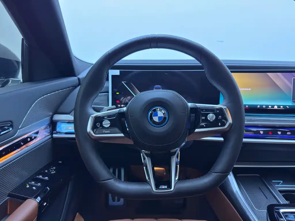 BMW i7 — миниатюра 14
