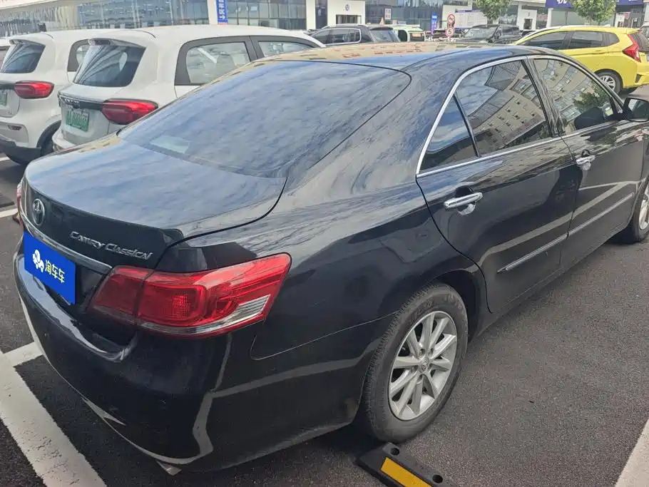 Toyota Camry — миниатюра 3