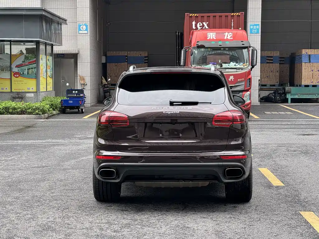 Porsche Cayenne — миниатюра 8