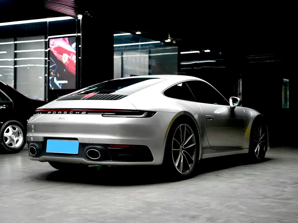Porsche 911 2023 Carrera 3.0T