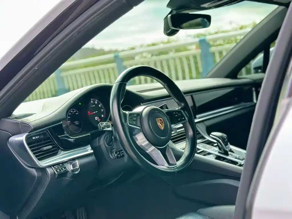 Porsche Panamera — миниатюра 8