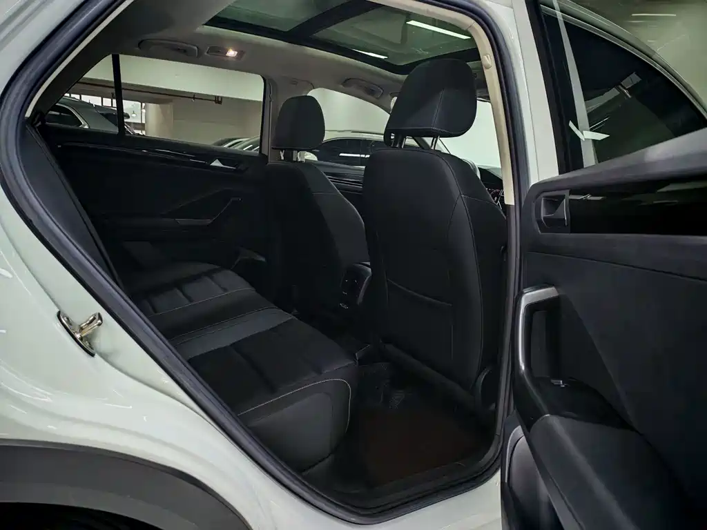 Volkswagen T-Roc — миниатюра 14