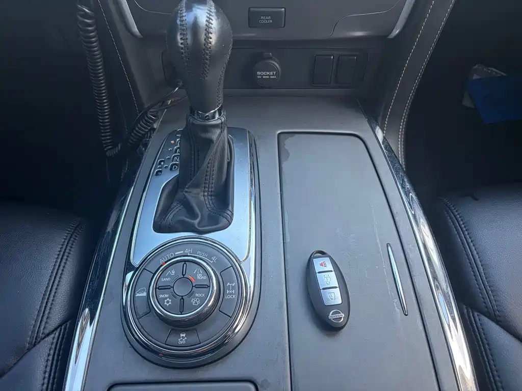 Nissan Patrol — миниатюра 18