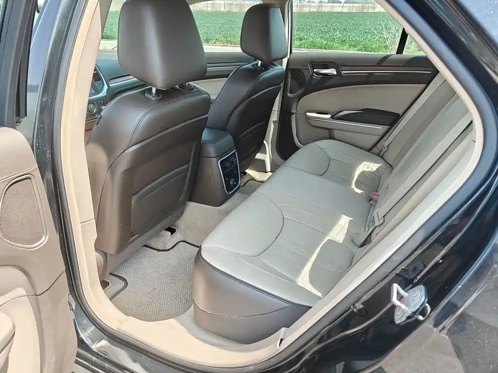Chrysler 300C — миниатюра 7